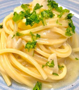 Paste cu ulei si usturoi, spaghete cu usturoi si ulei, Spaghetti aglio e olio, retete cu paste, reteta simpla paste, spaghete cu usturoi, cum fac paste cu usturoi si ulei, retete bonfood, paste simple